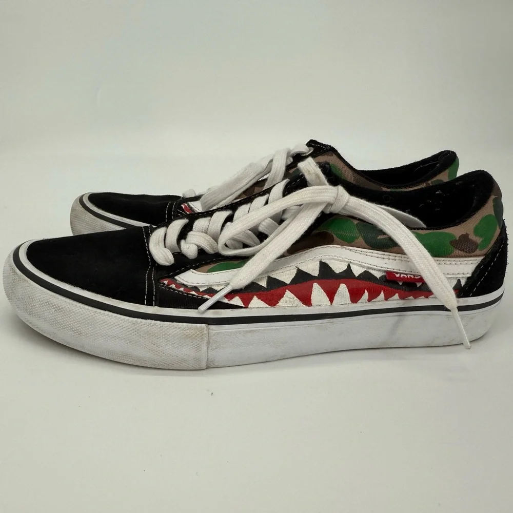 Vans Green and Red Sneakers with Unique Shark Design Size 9 - Picture 4 of 6